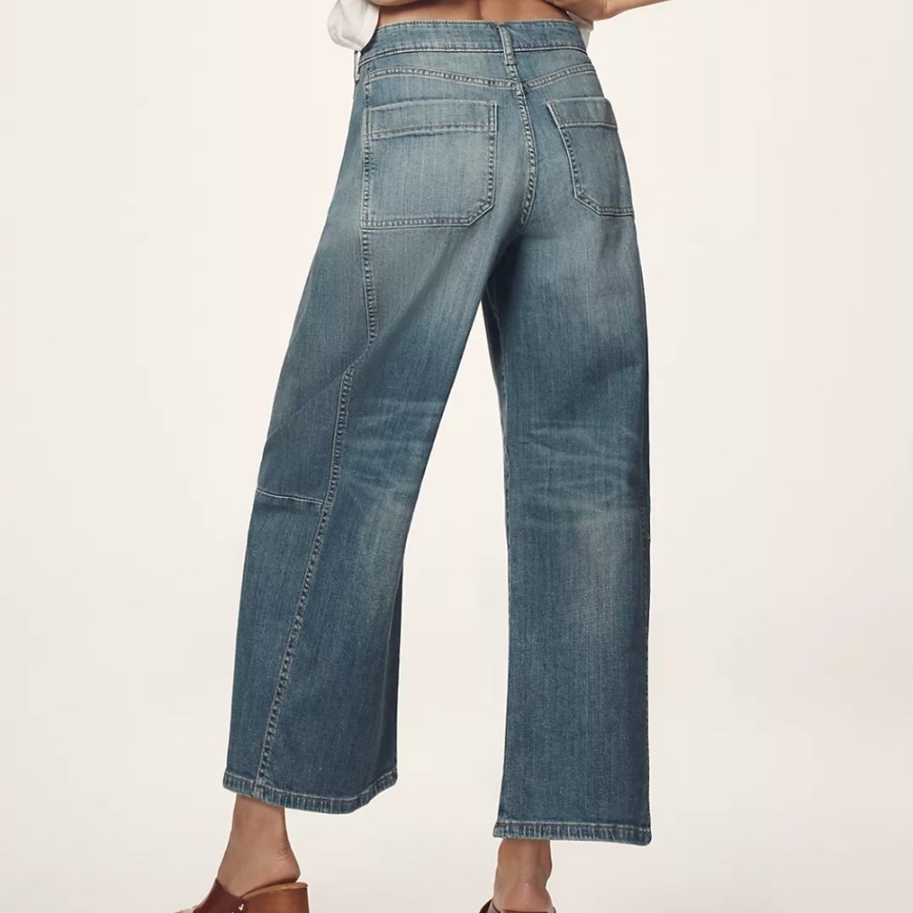 Pilcro Wide-Leg Cropped Jeans in Light Blue Wash - Picture 3 of 5
